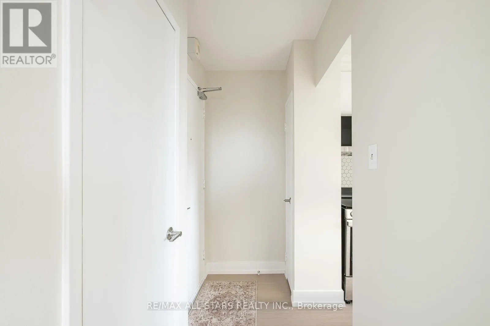 501 - 78 WARREN ROAD