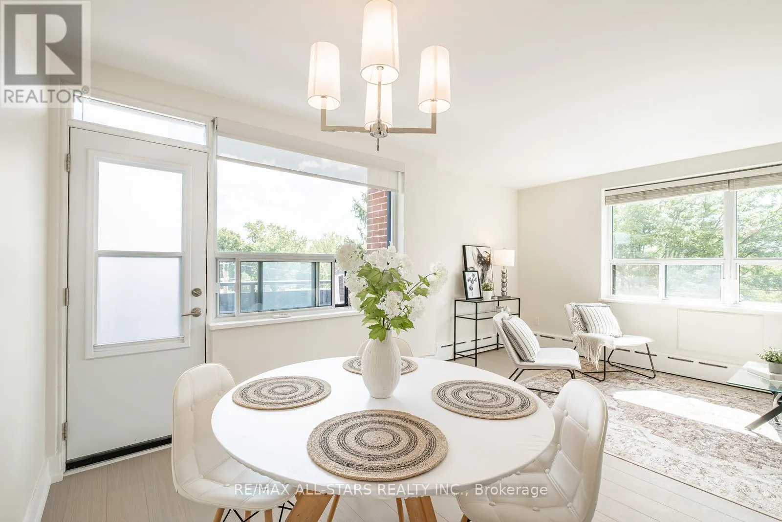 501 - 78 WARREN ROAD