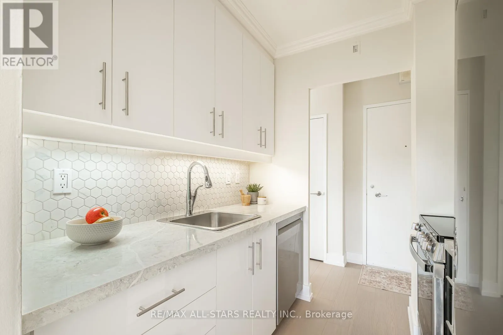 501 - 78 WARREN ROAD