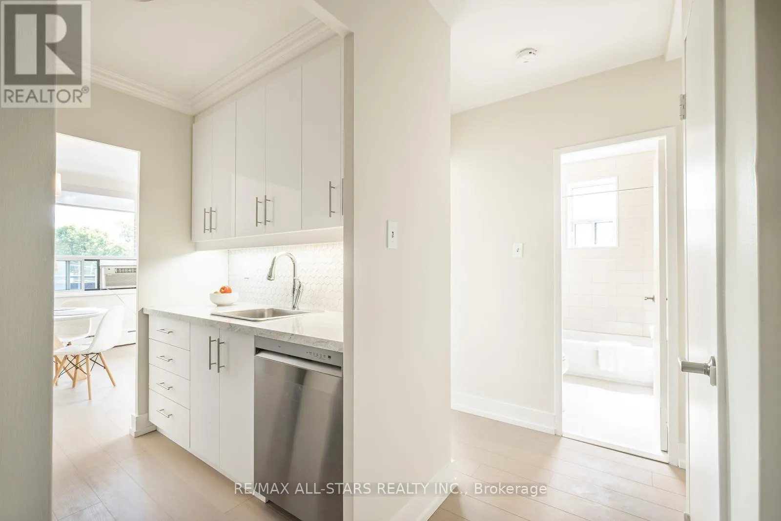 501 - 78 WARREN ROAD