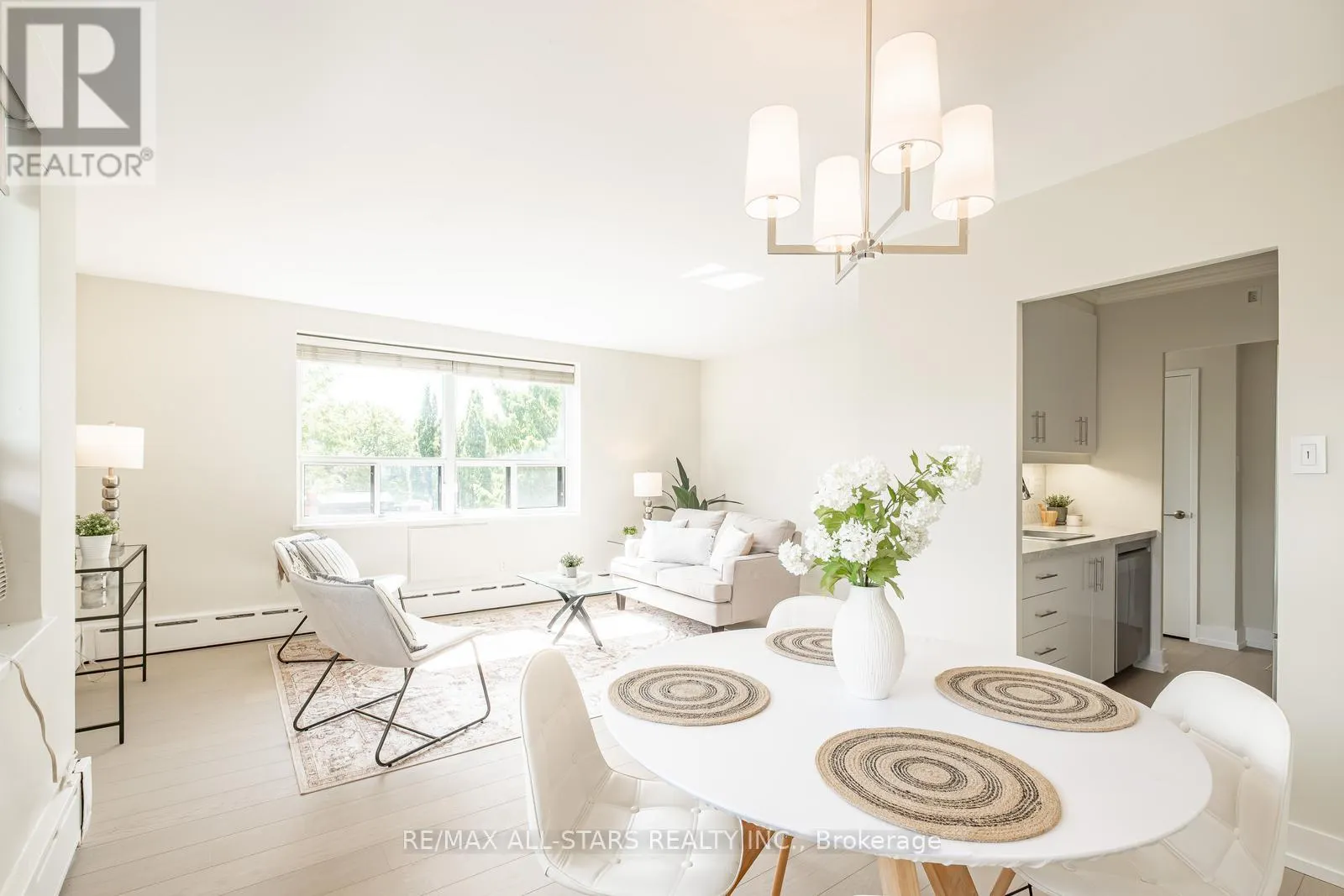 501 - 78 WARREN ROAD