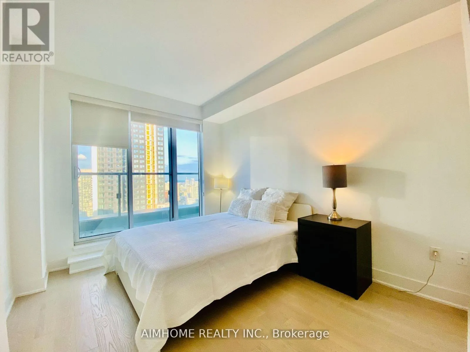 3208 - 955 BAY STREET