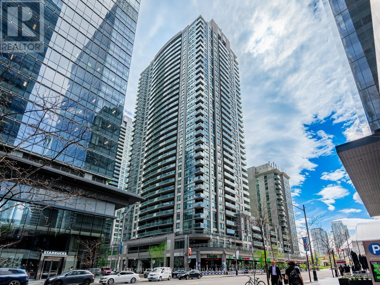 705 - 30 GRAND TRUNK CRESCENT