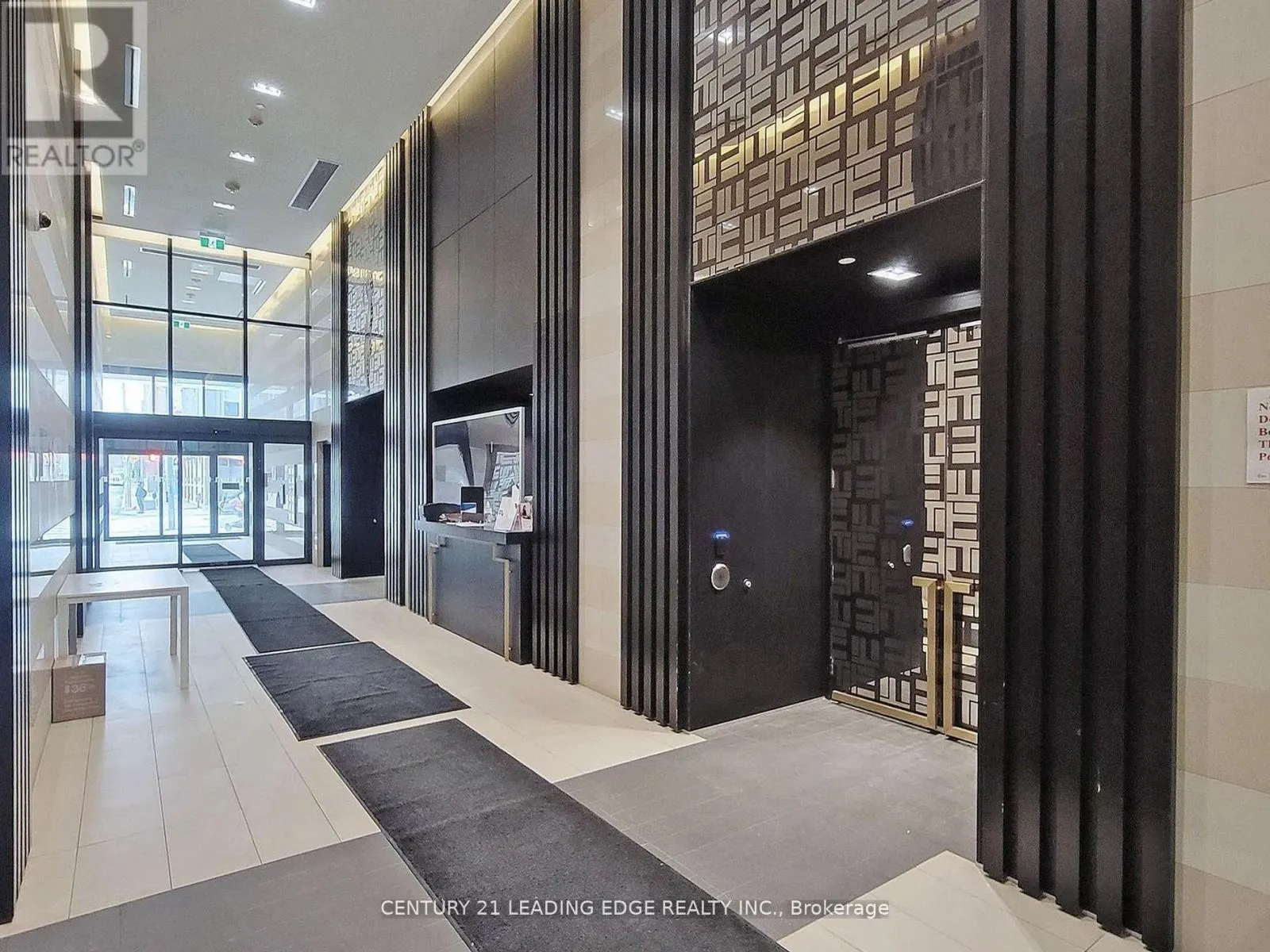 1009 - 501 YONGE STREET