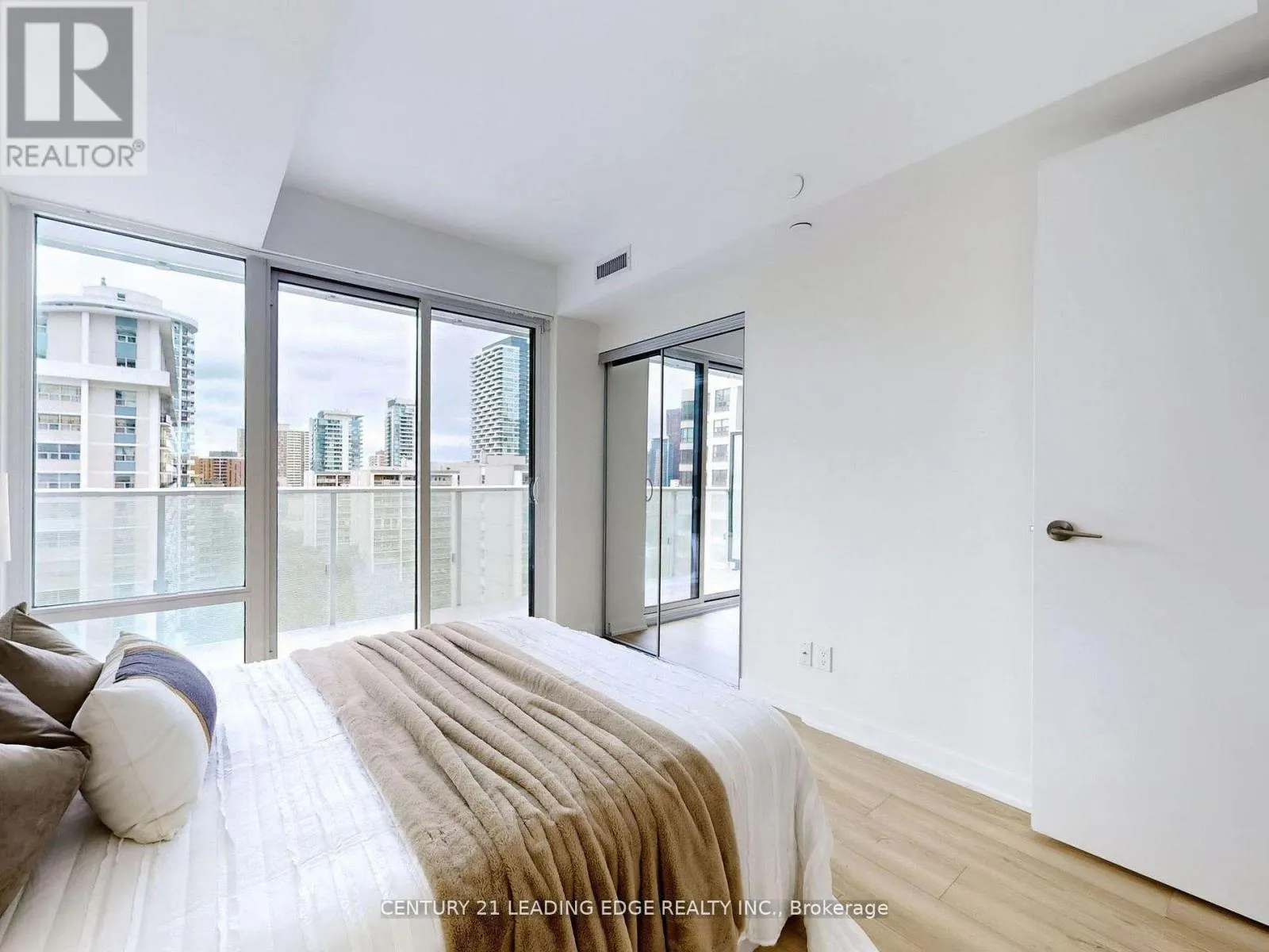 1009 - 501 YONGE STREET