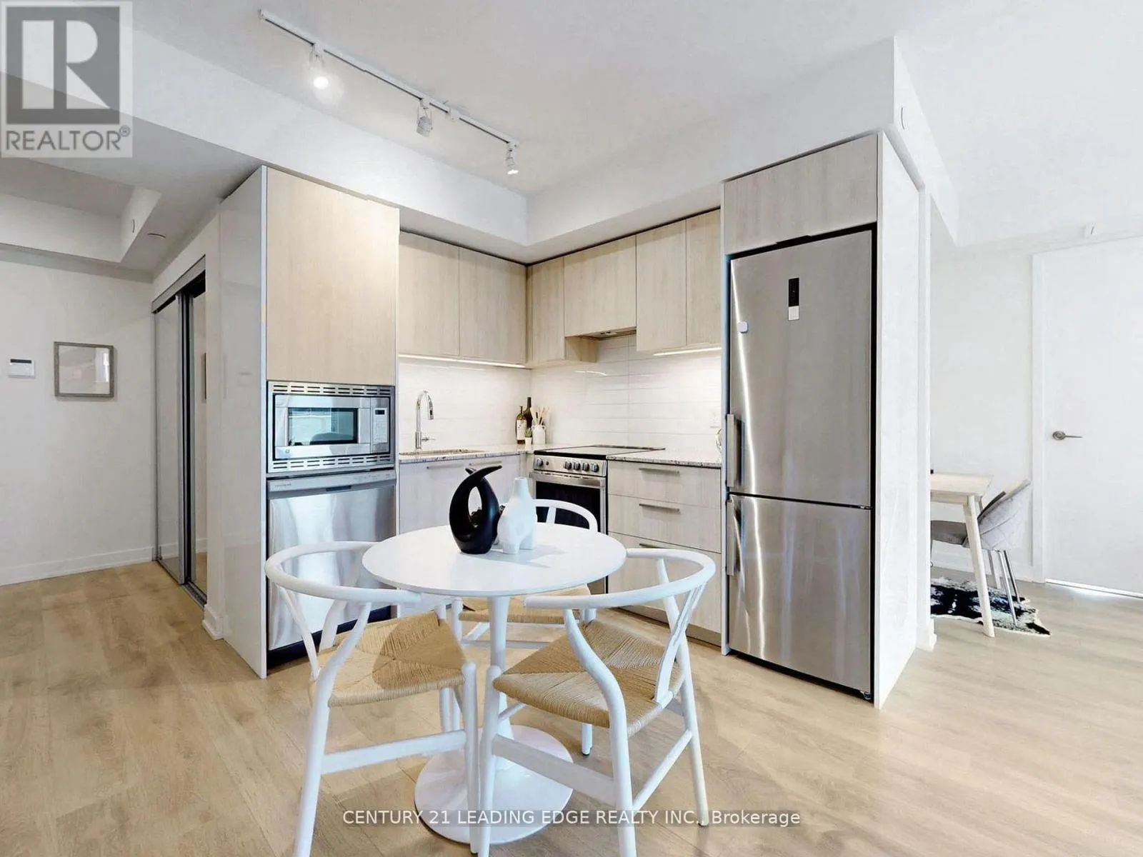 1009 - 501 YONGE STREET