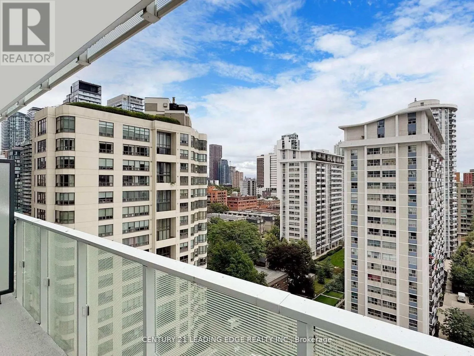 1009 - 501 YONGE STREET