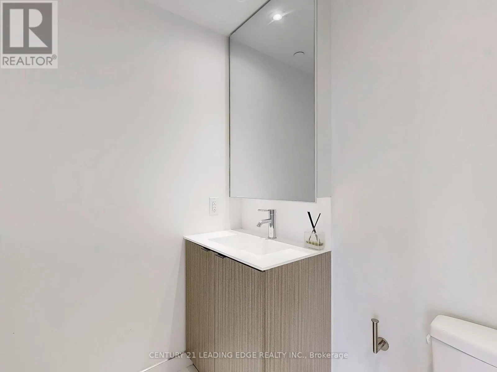 2403 - 20 EDWARD STREET