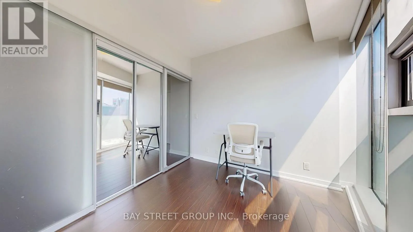 5903 - 14 YORK STREET
