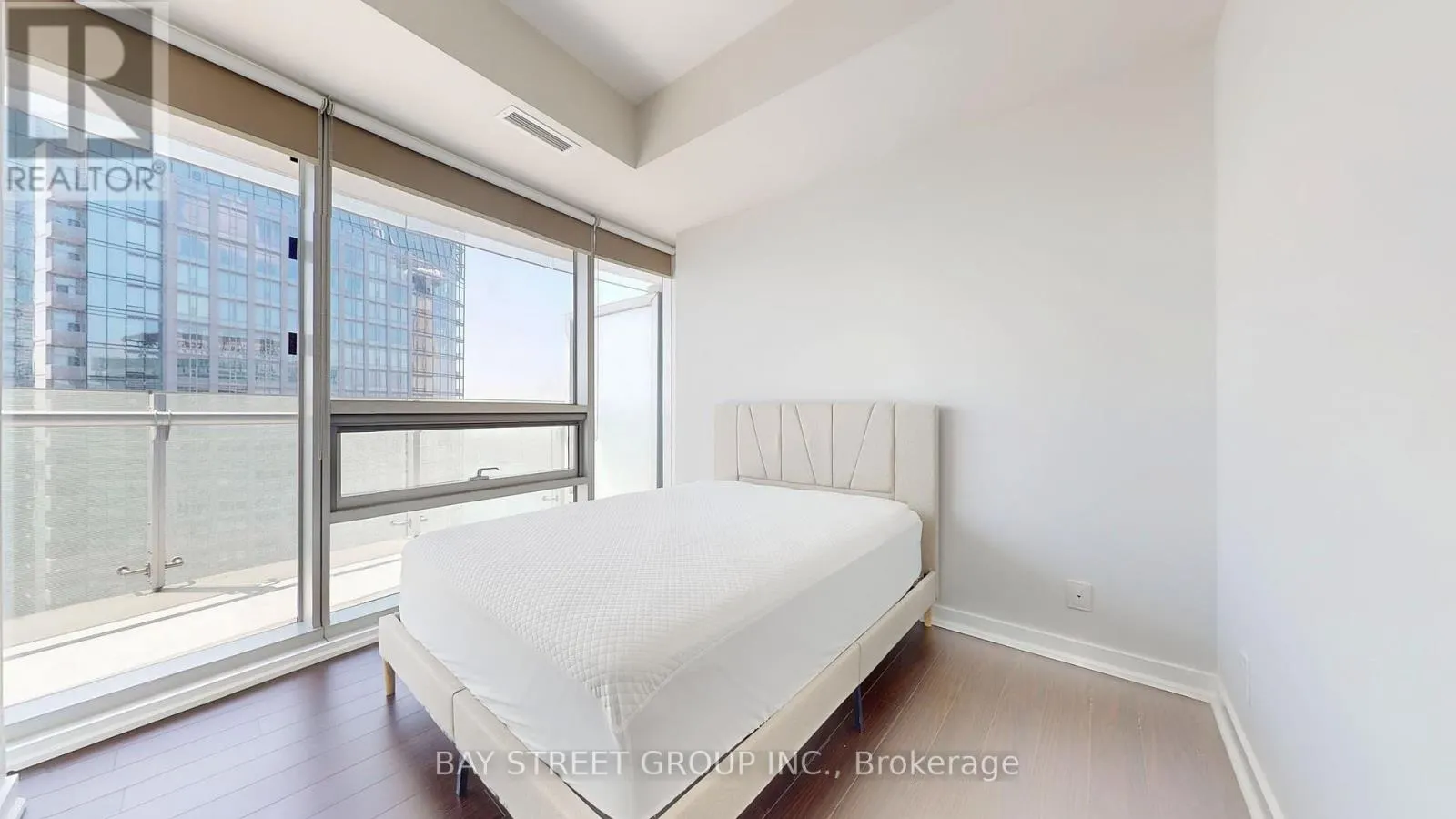 5903 - 14 YORK STREET
