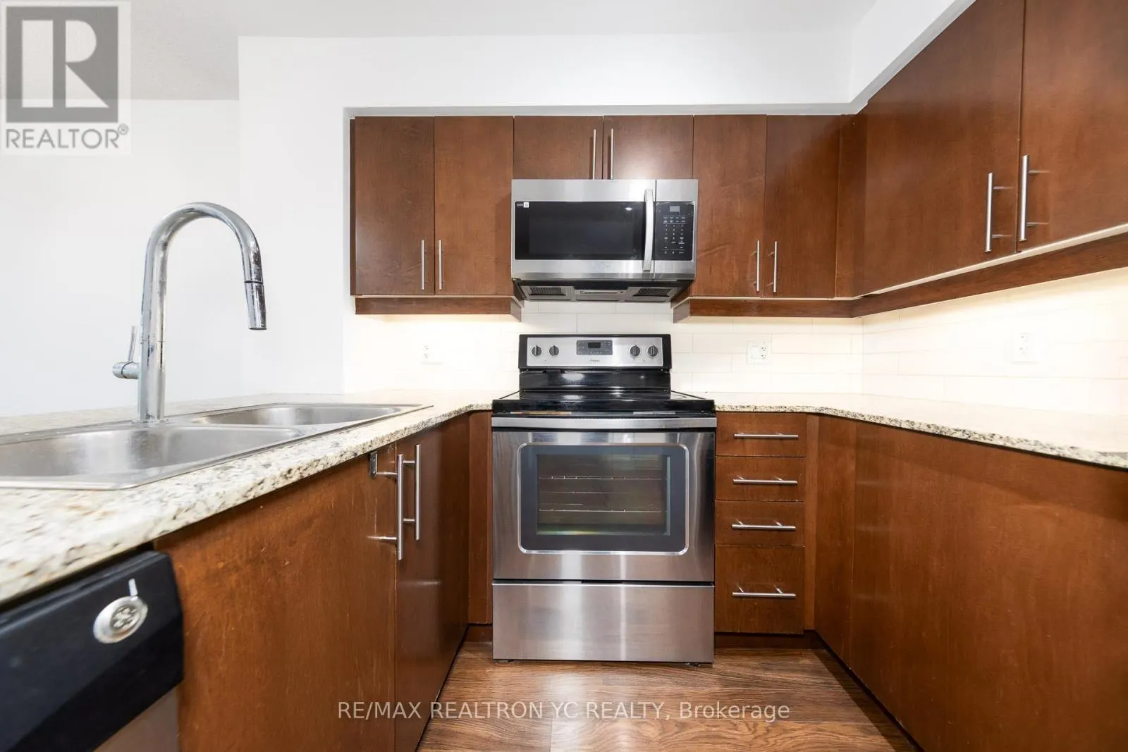 1103 - 2191 YONGE STREET