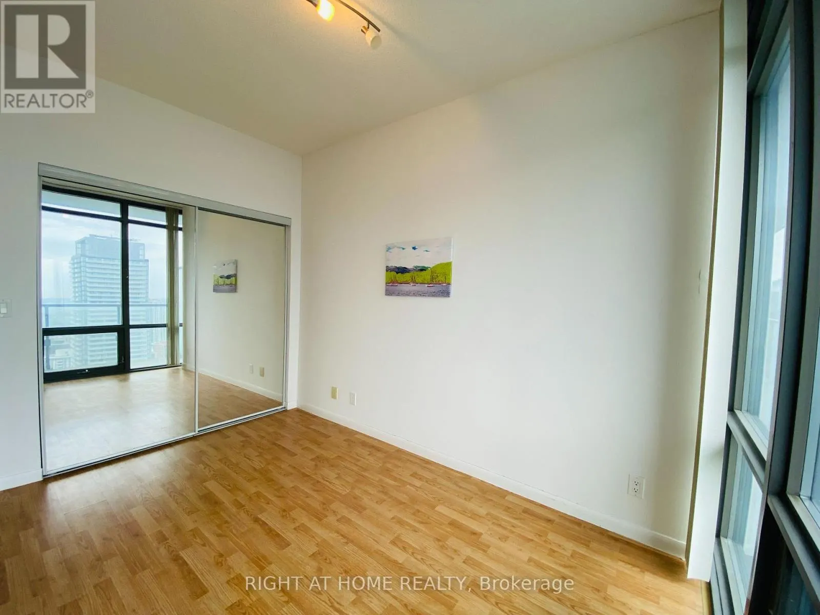 4506 - 832 BAY STREET