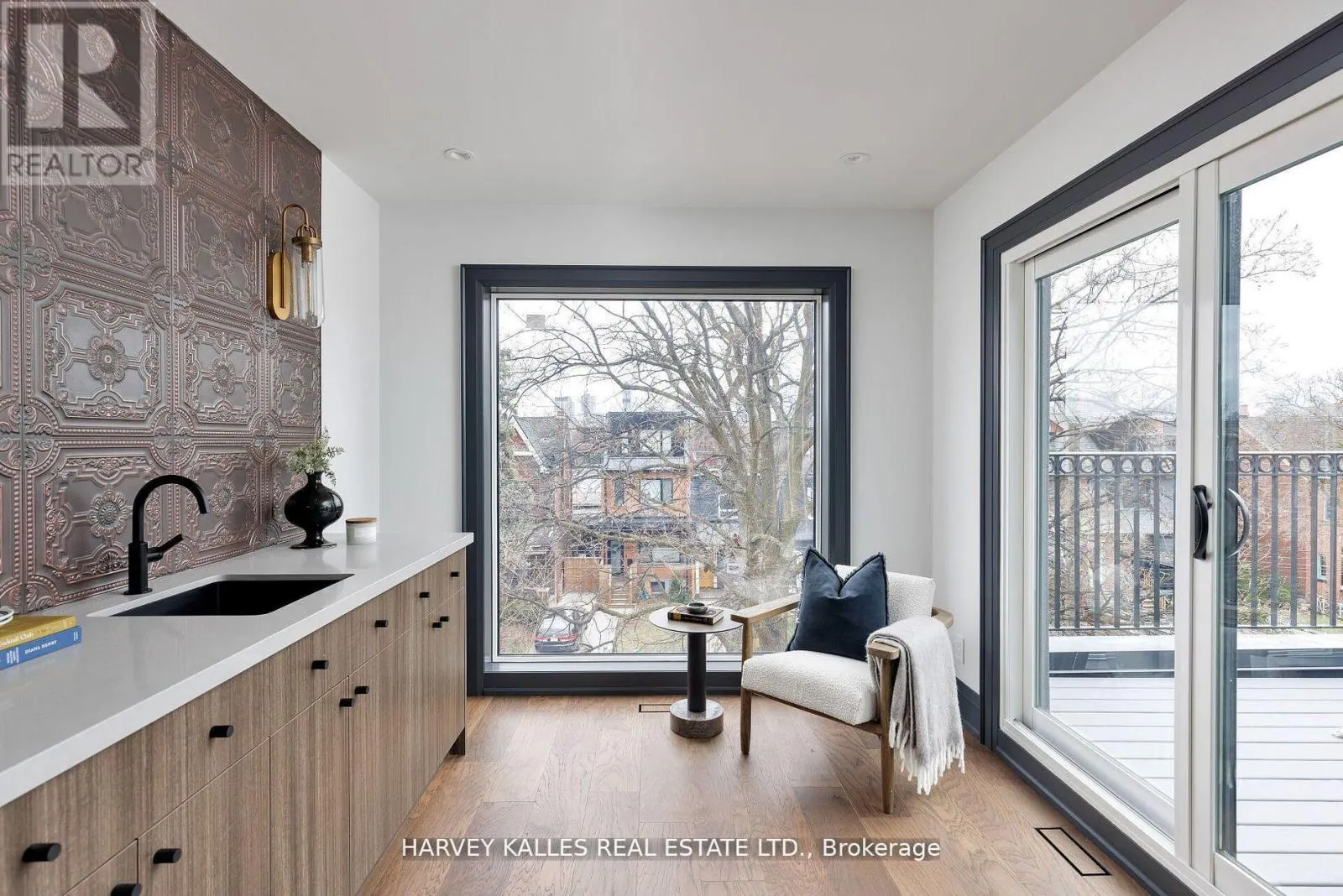 498 ROXTON ROAD