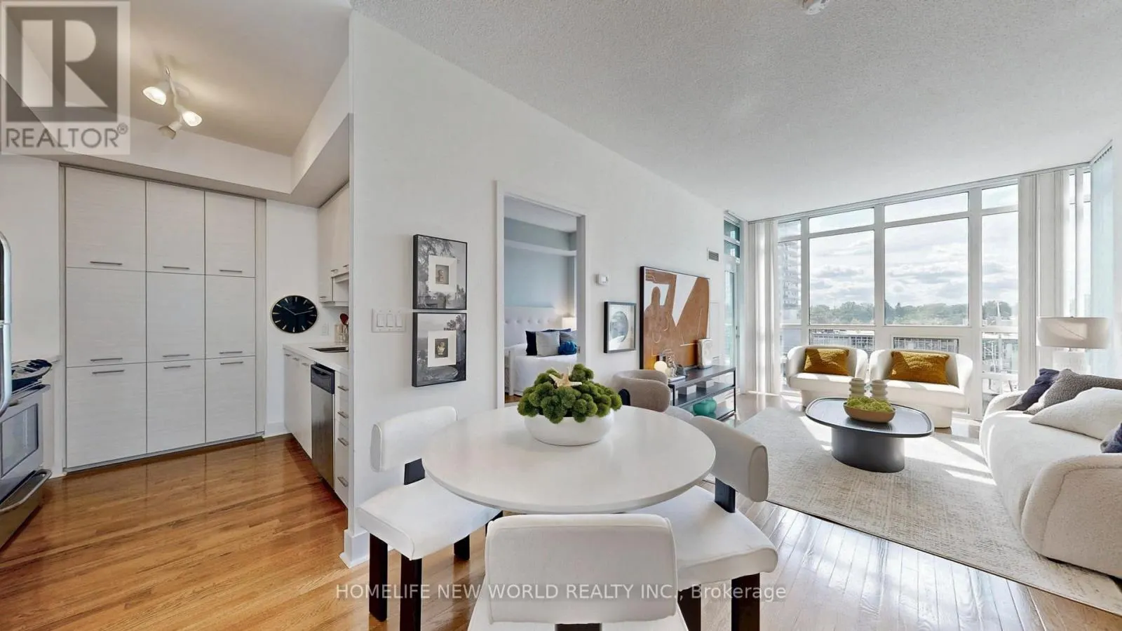 401 - 26 NORTON AVENUE