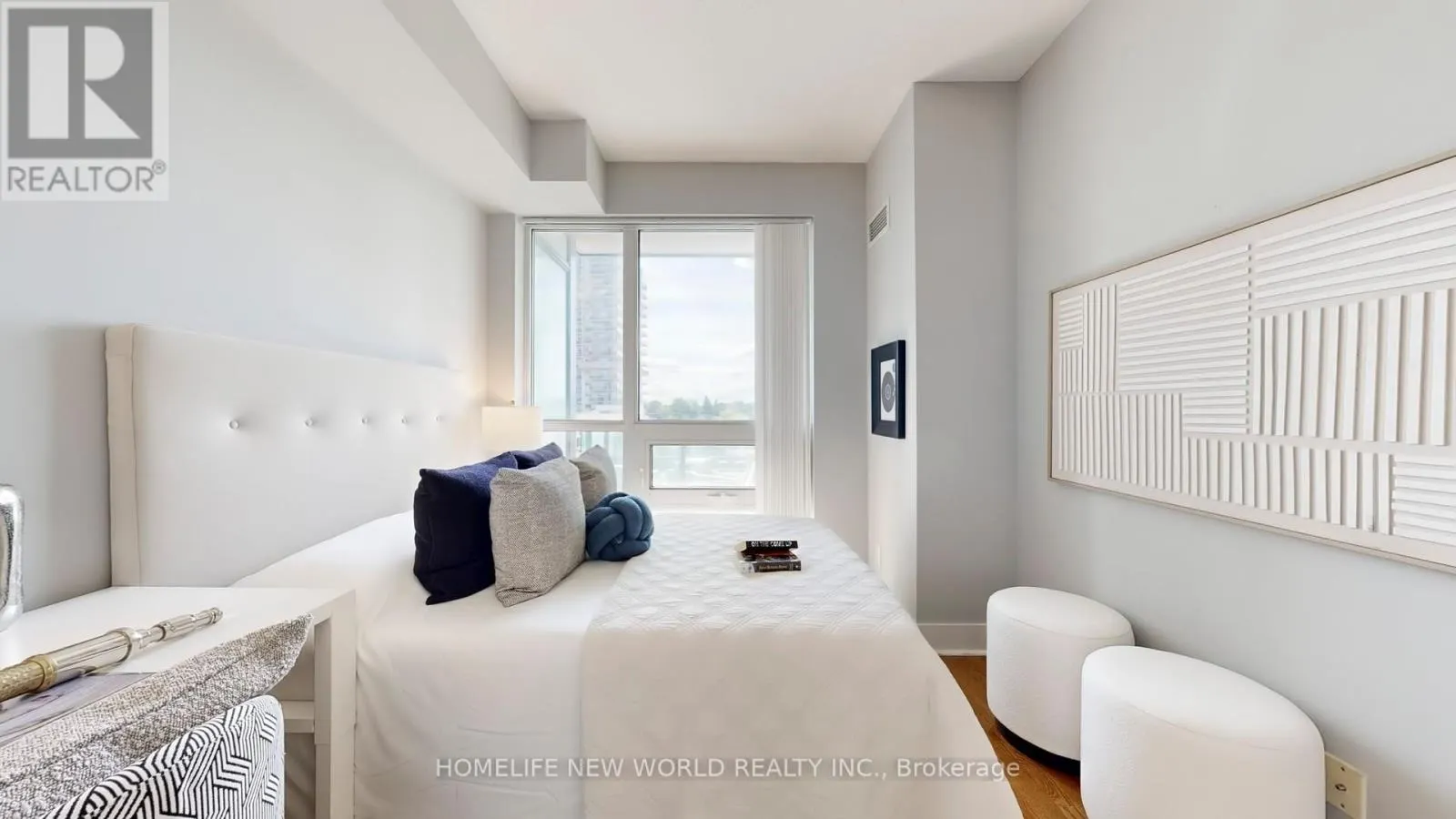 401 - 26 NORTON AVENUE