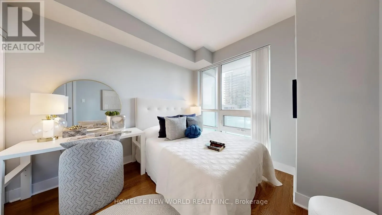 401 - 26 NORTON AVENUE