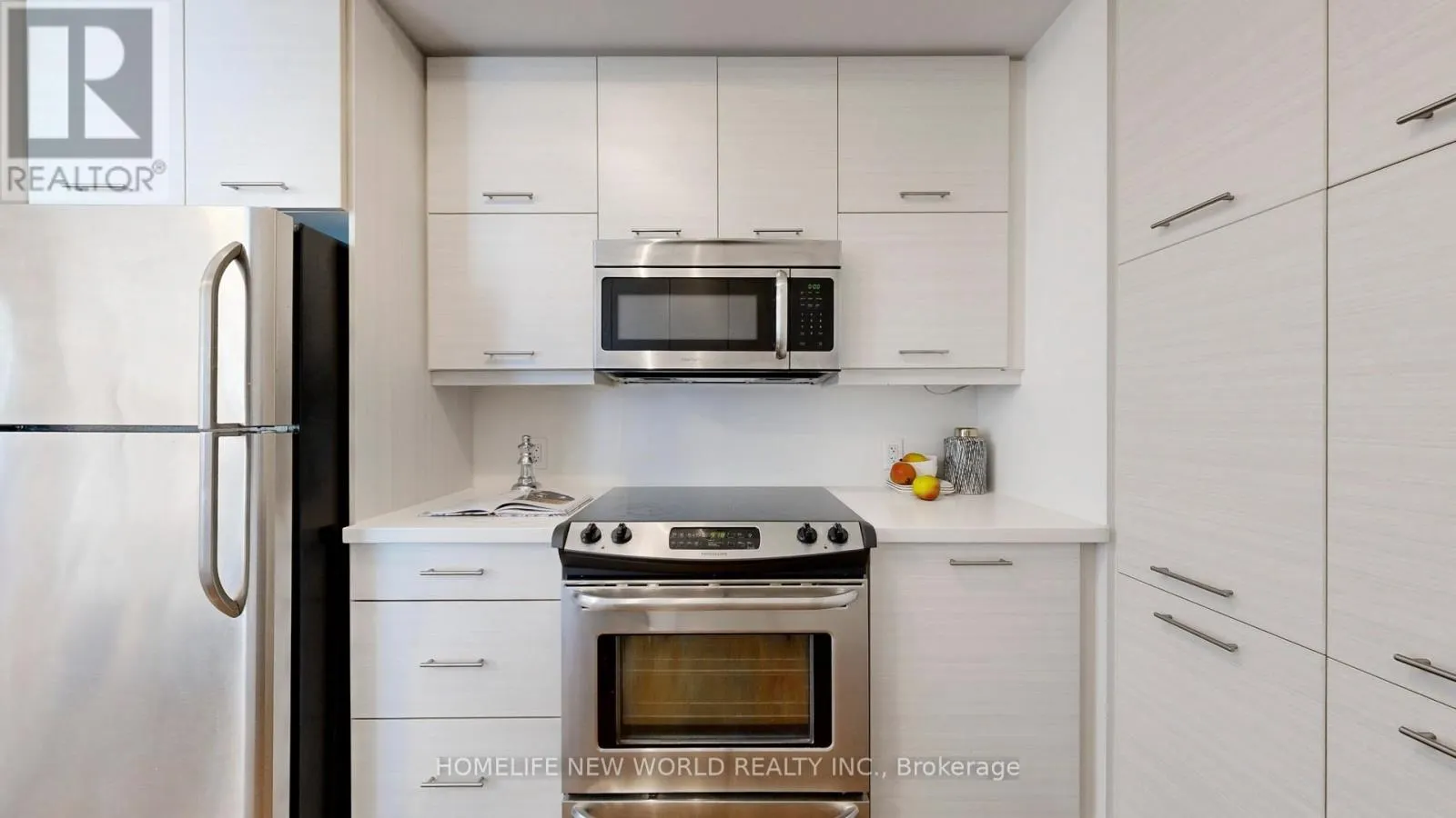 401 - 26 NORTON AVENUE