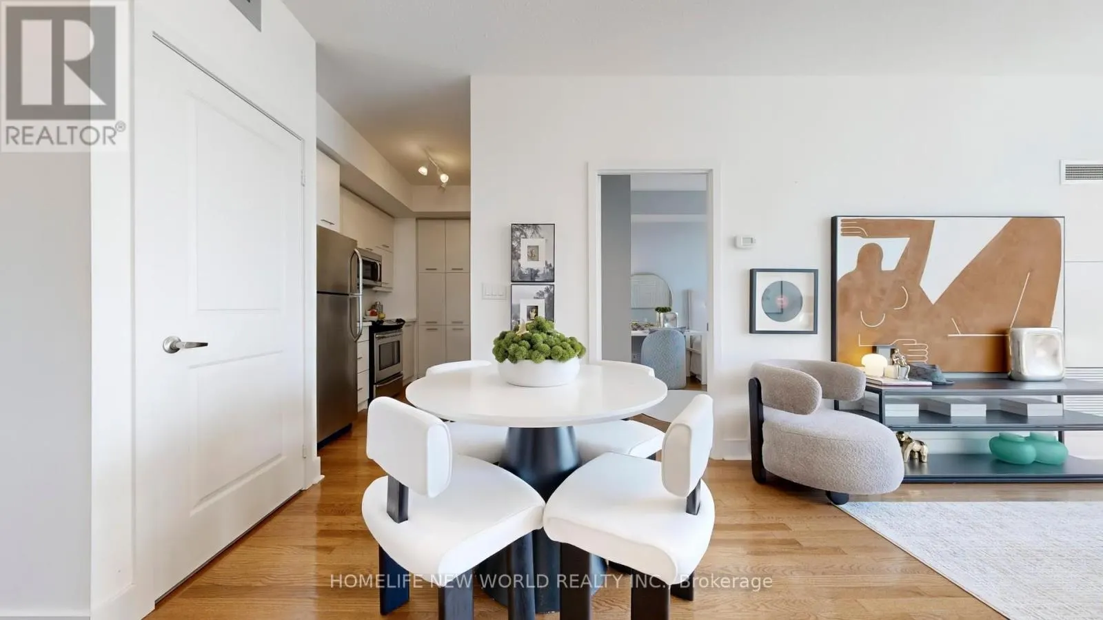 401 - 26 NORTON AVENUE