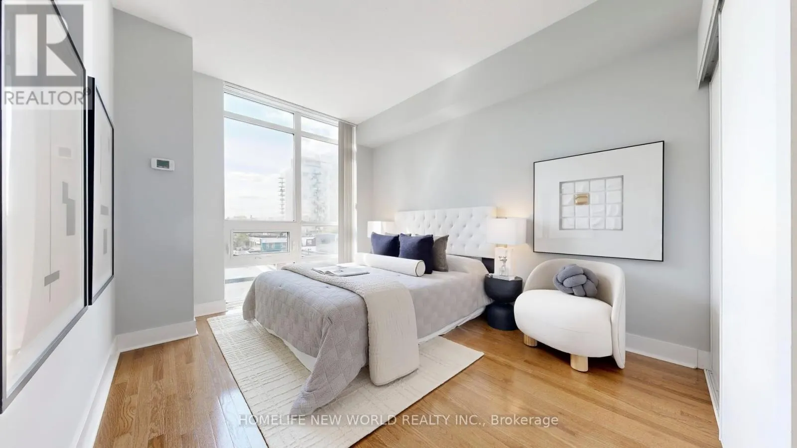 401 - 26 NORTON AVENUE