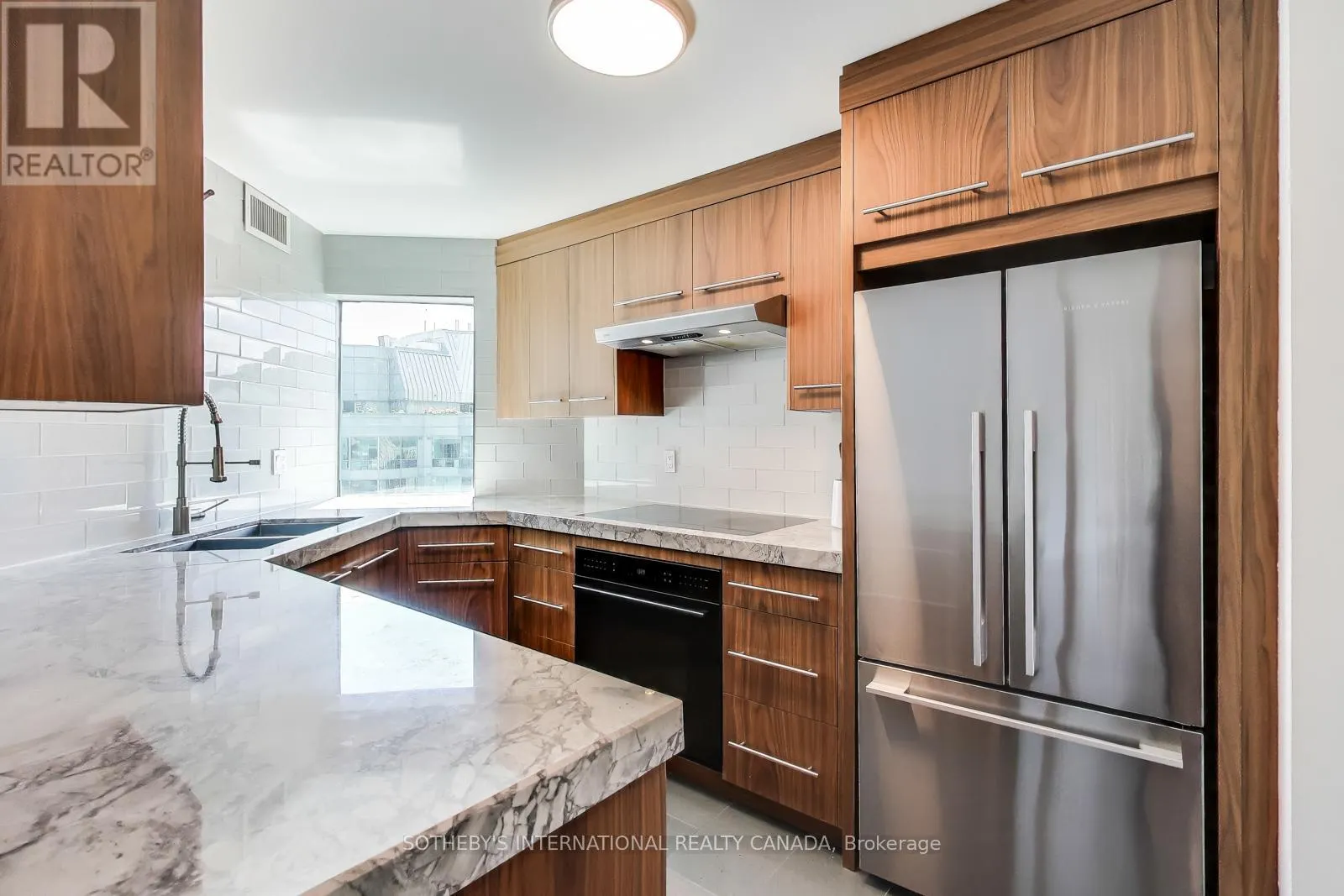 2701 - 10 YONGE STREET