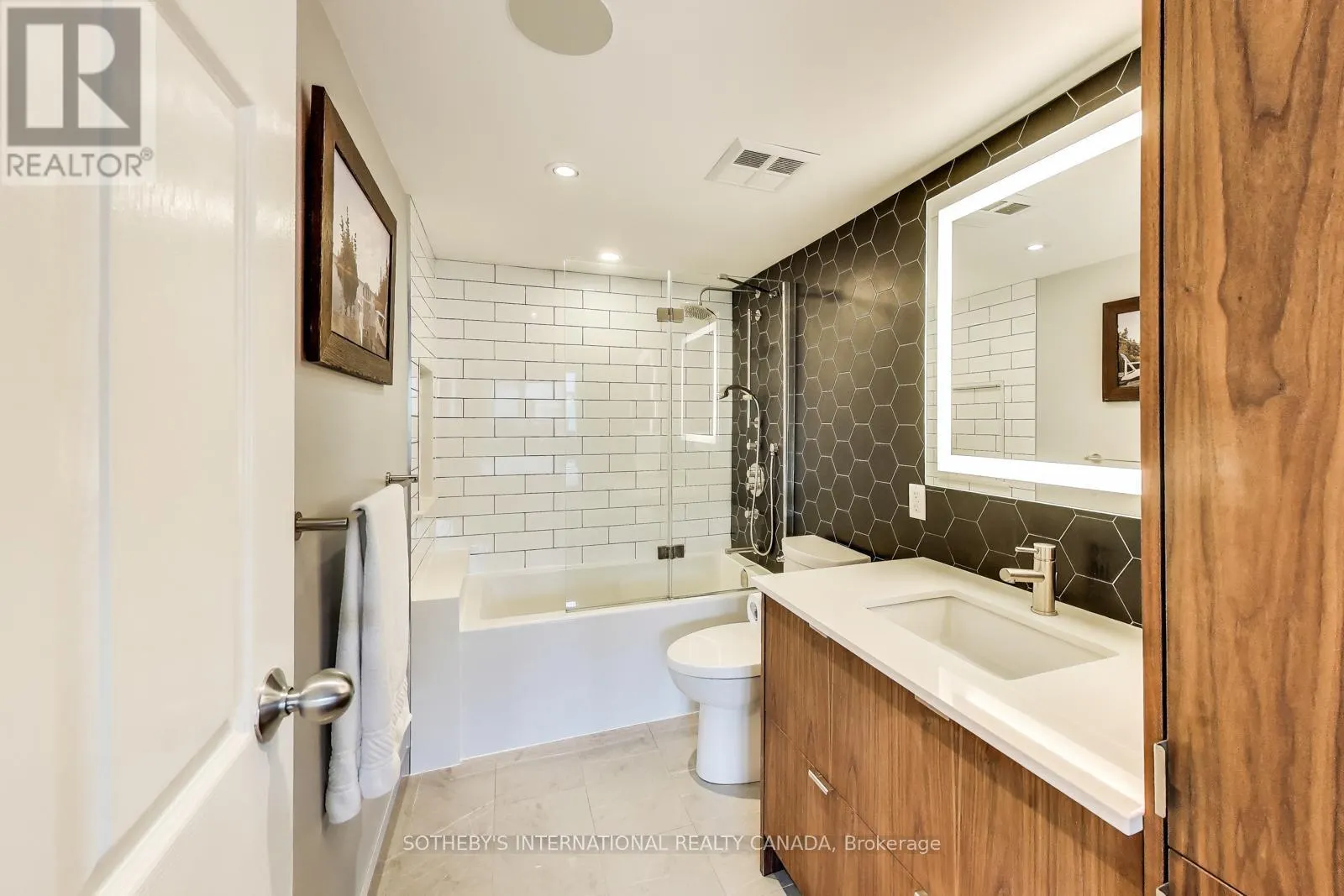 2701 - 10 YONGE STREET