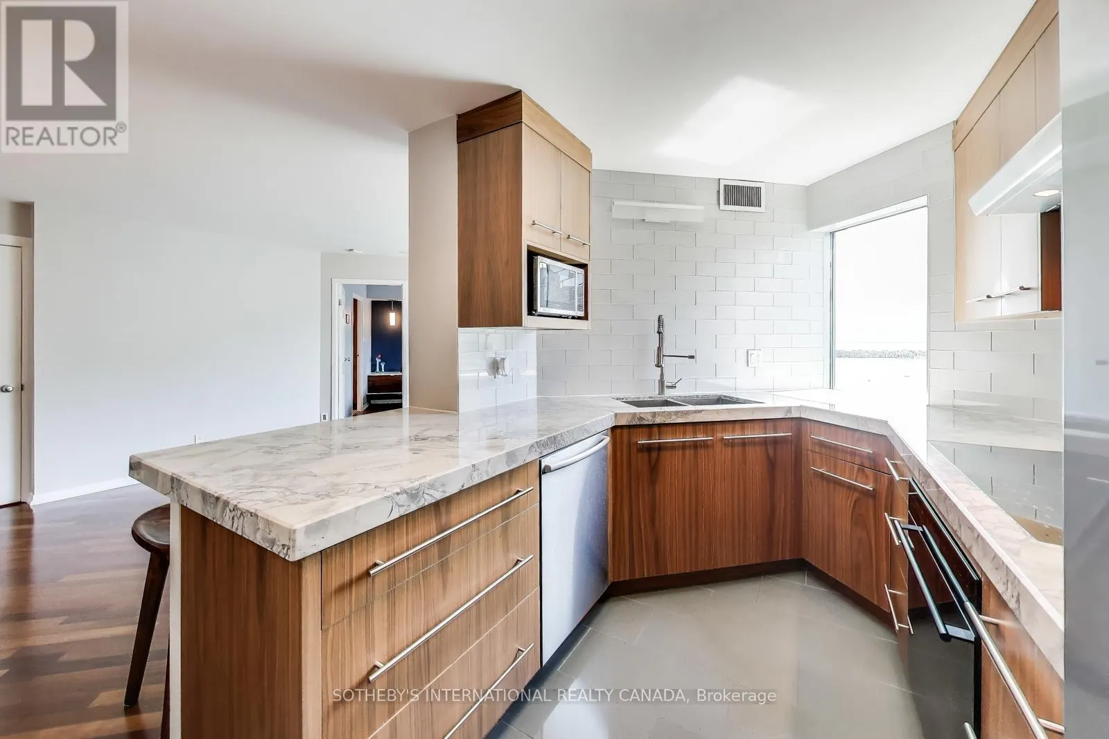 2701 - 10 YONGE STREET