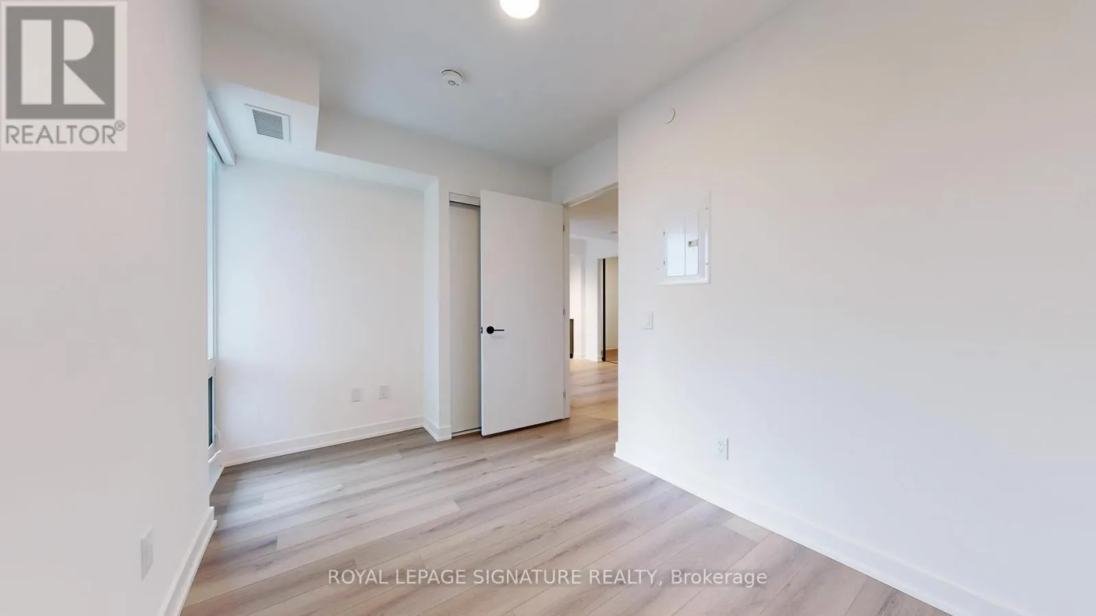 302 - 5 LAKEVIEW AVENUE