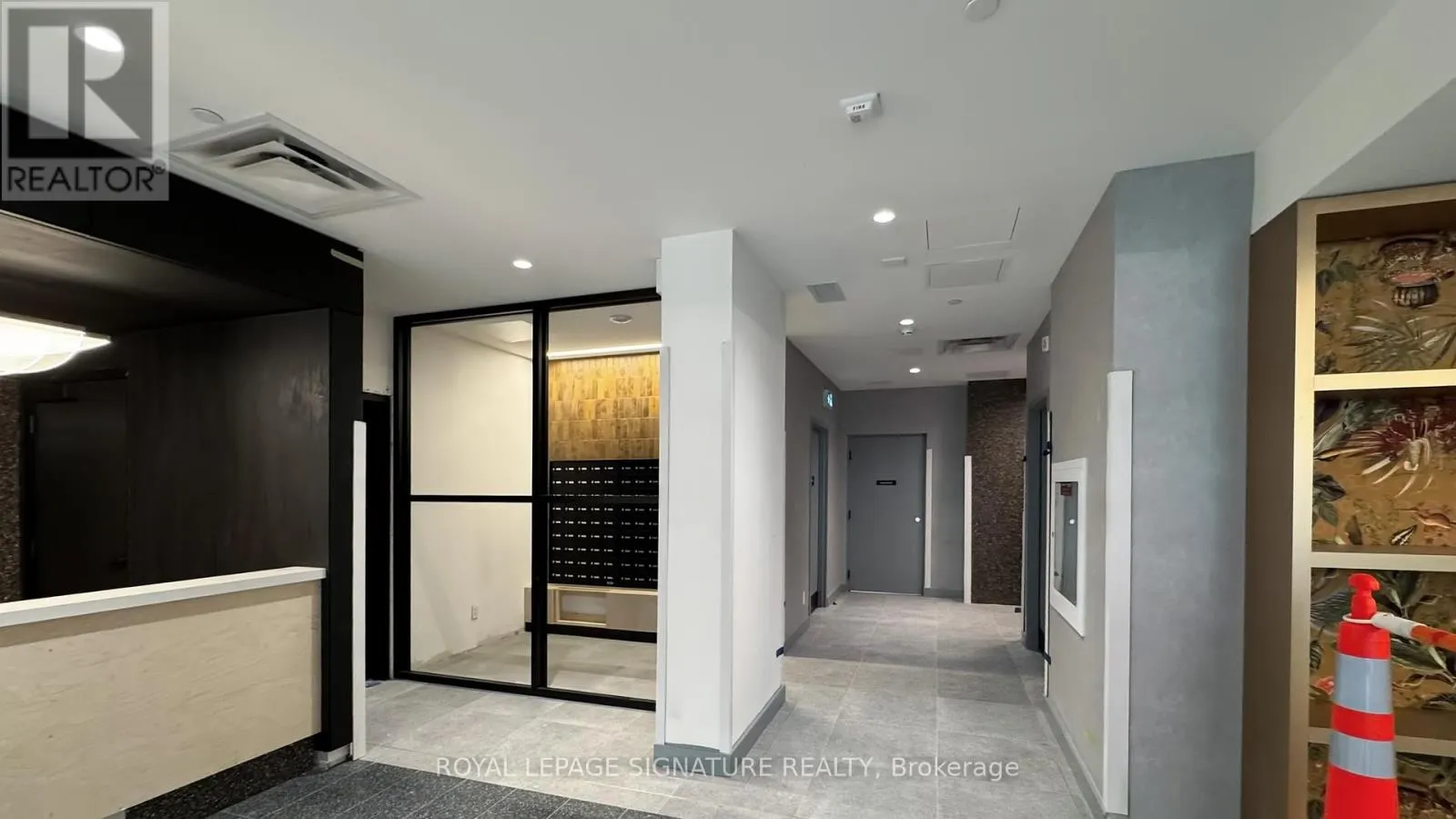 302 - 5 LAKEVIEW AVENUE