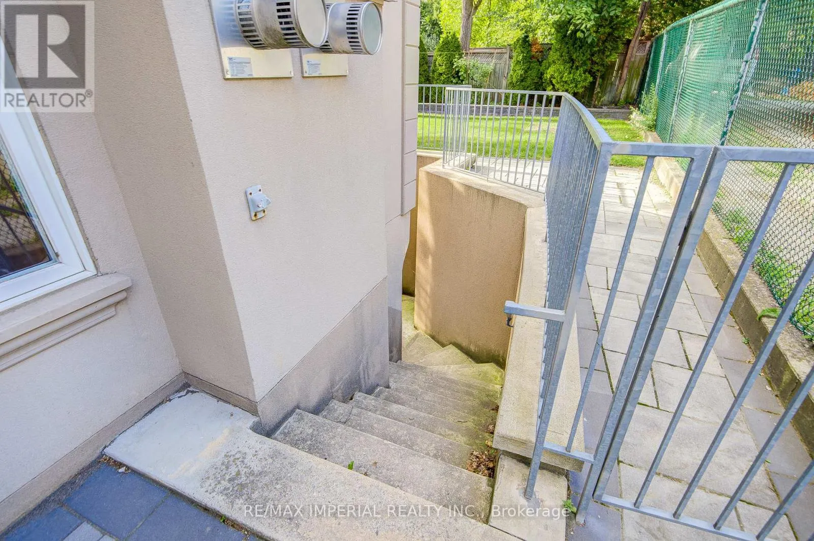 206 HOLLYWOOD AVENUE