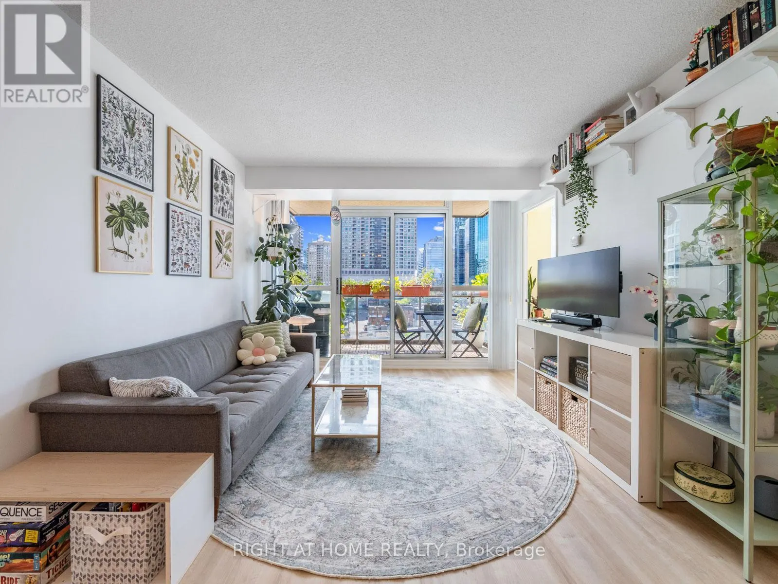 608 - 18 PARKVIEW AVENUE
