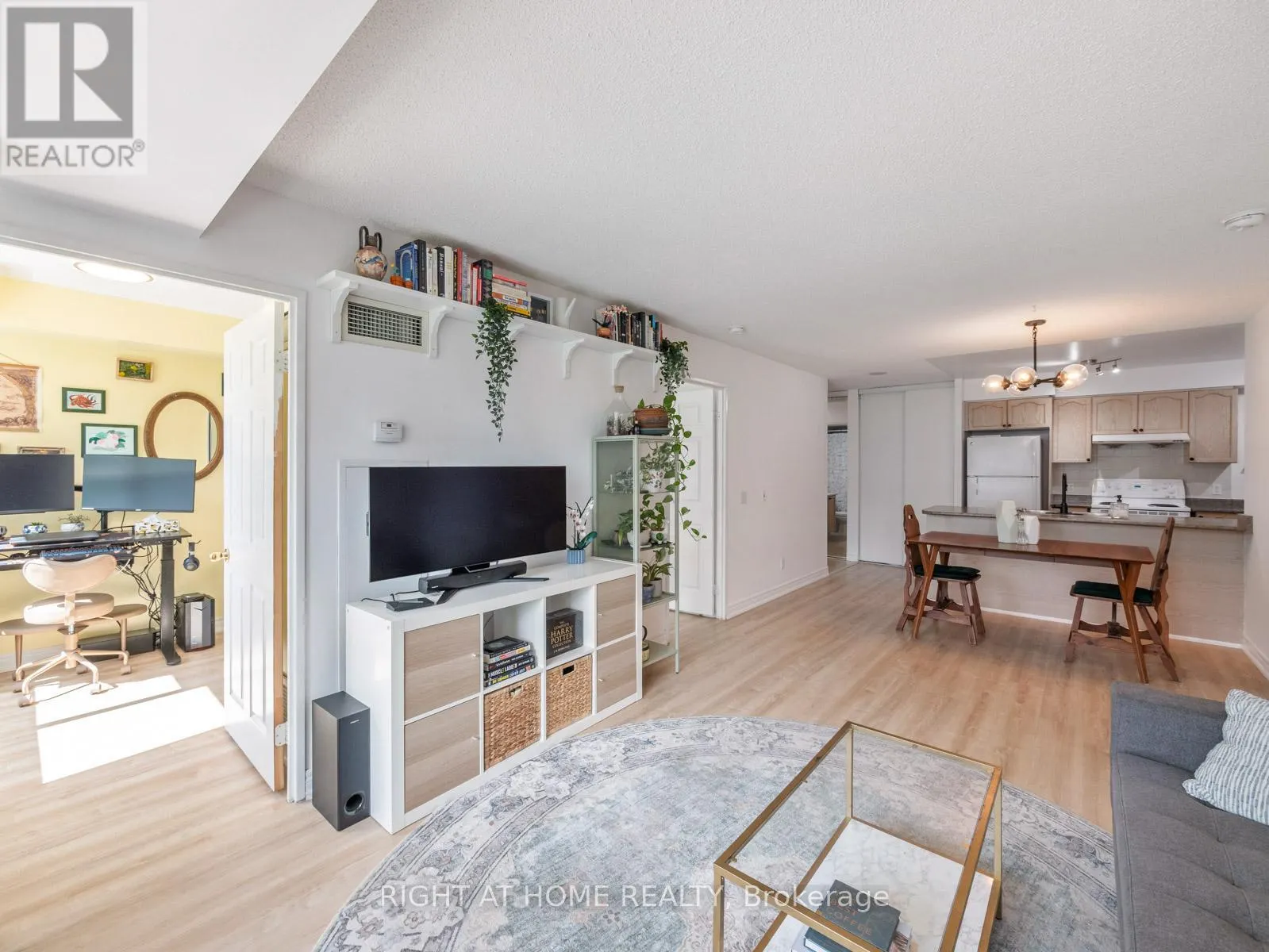 608 - 18 PARKVIEW AVENUE