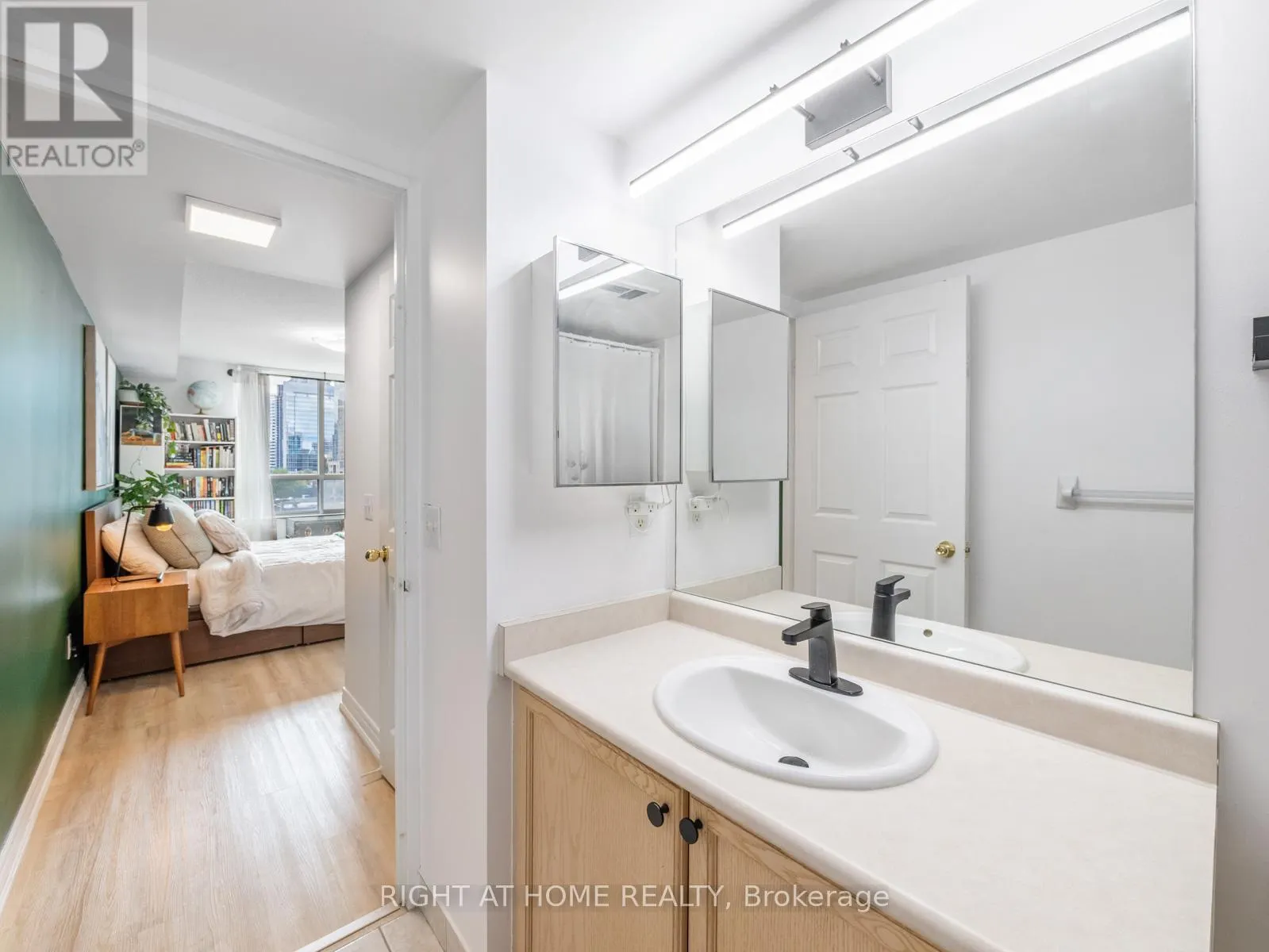 608 - 18 PARKVIEW AVENUE