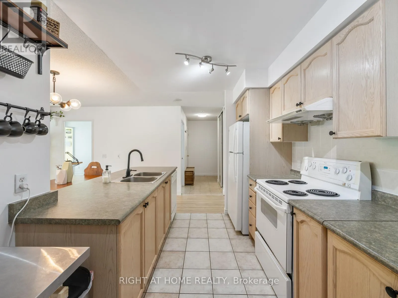 608 - 18 PARKVIEW AVENUE