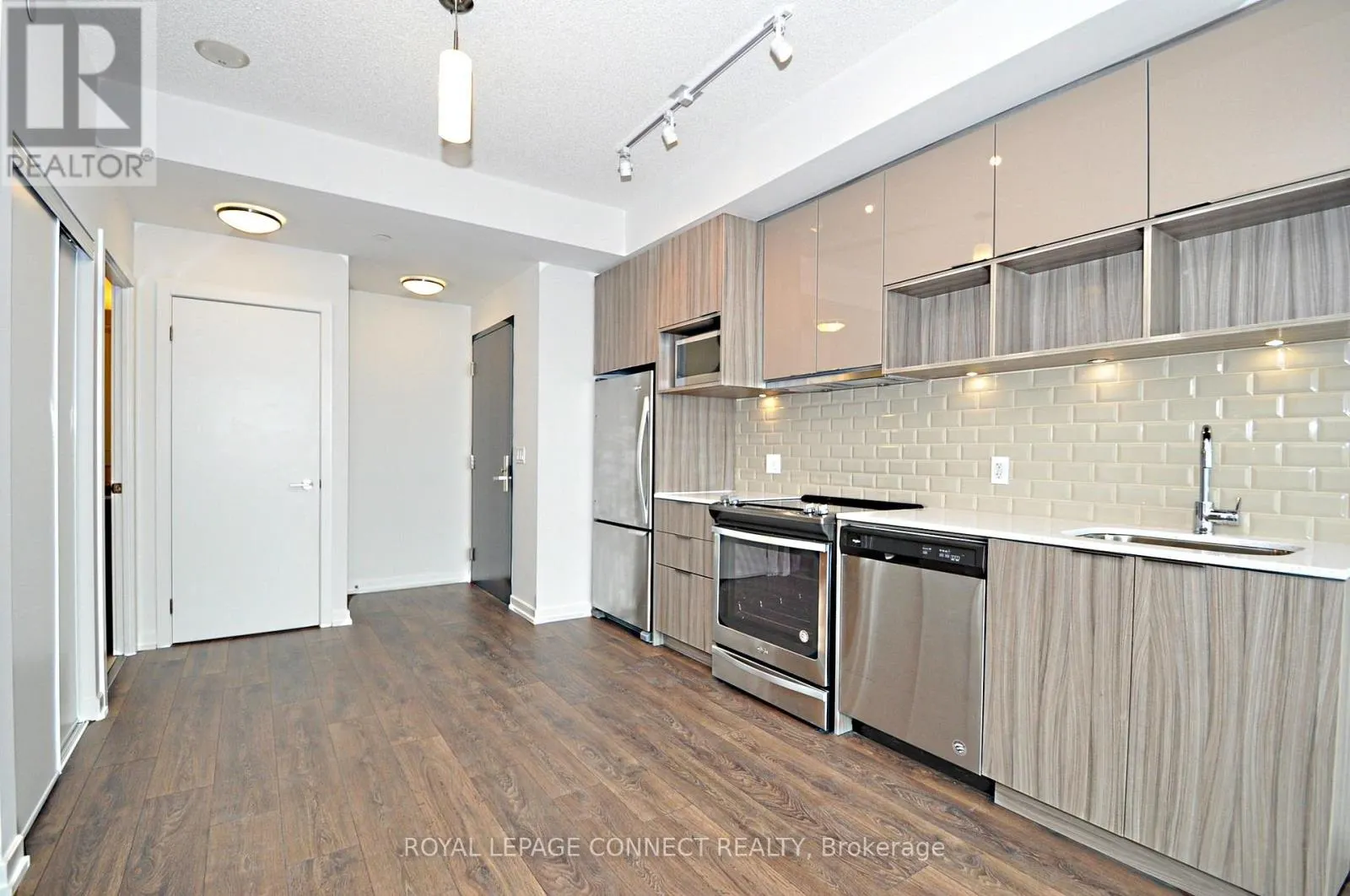 428 - 52 FOREST MANOR ROAD