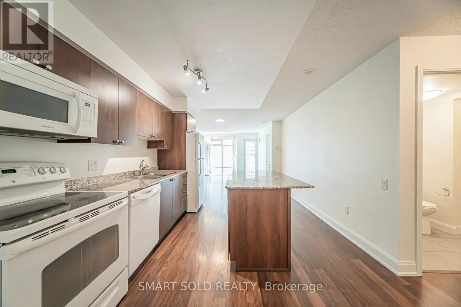 901 - 2191 YONGE STREET