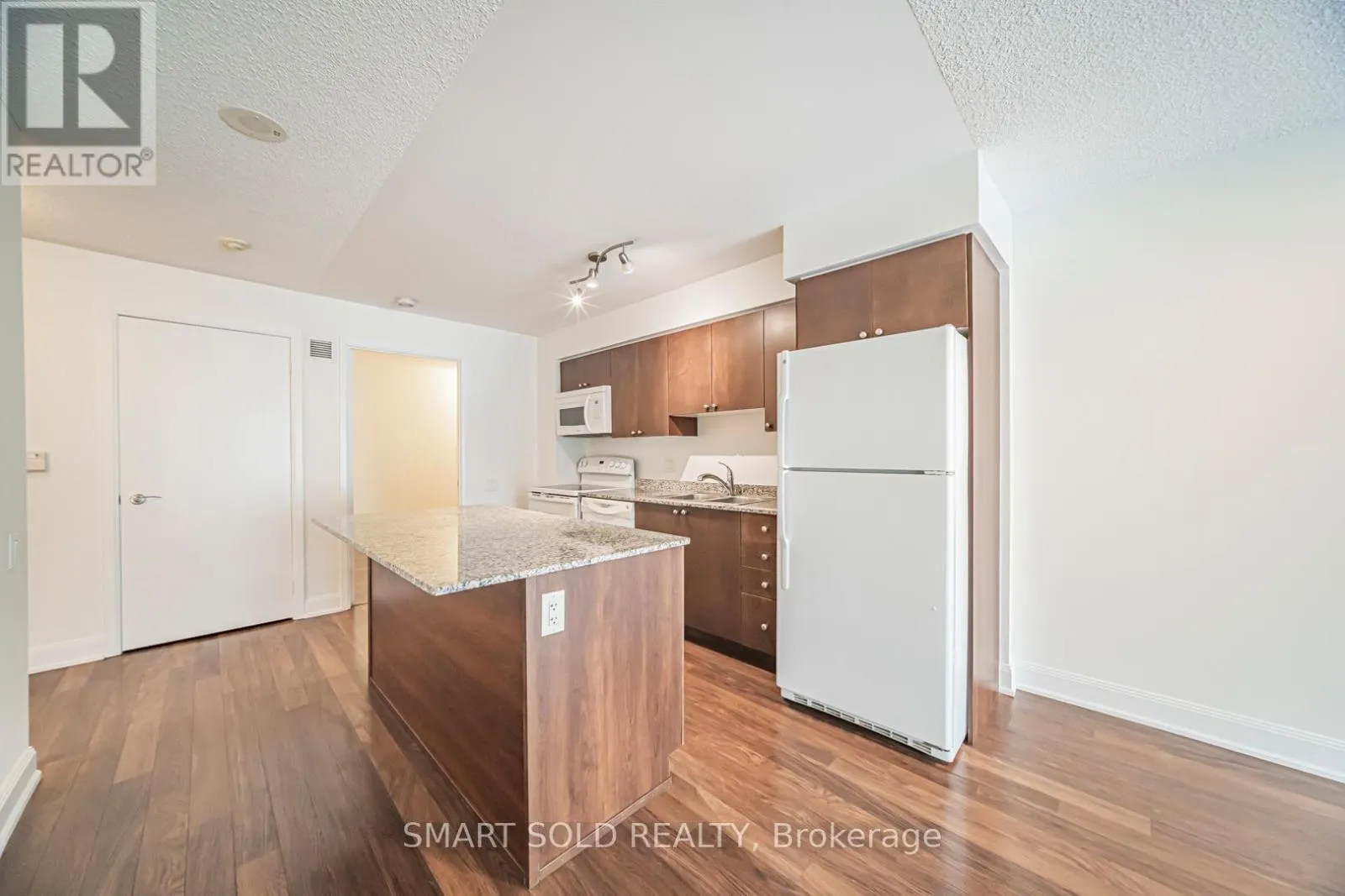 901 - 2191 YONGE STREET