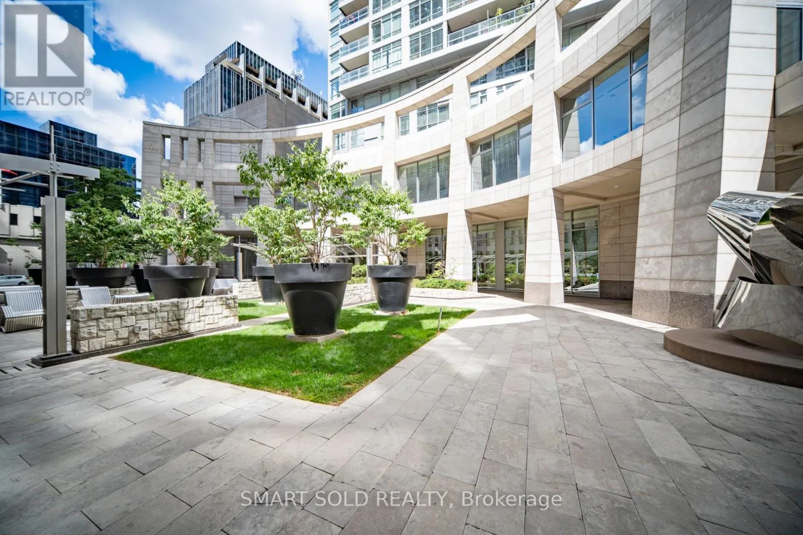 901 - 2191 YONGE STREET