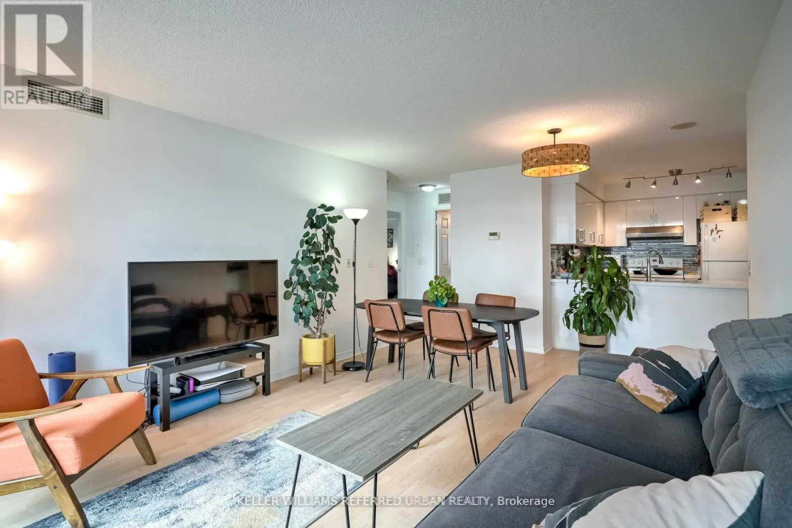 1605 - 5500 YONGE STREET