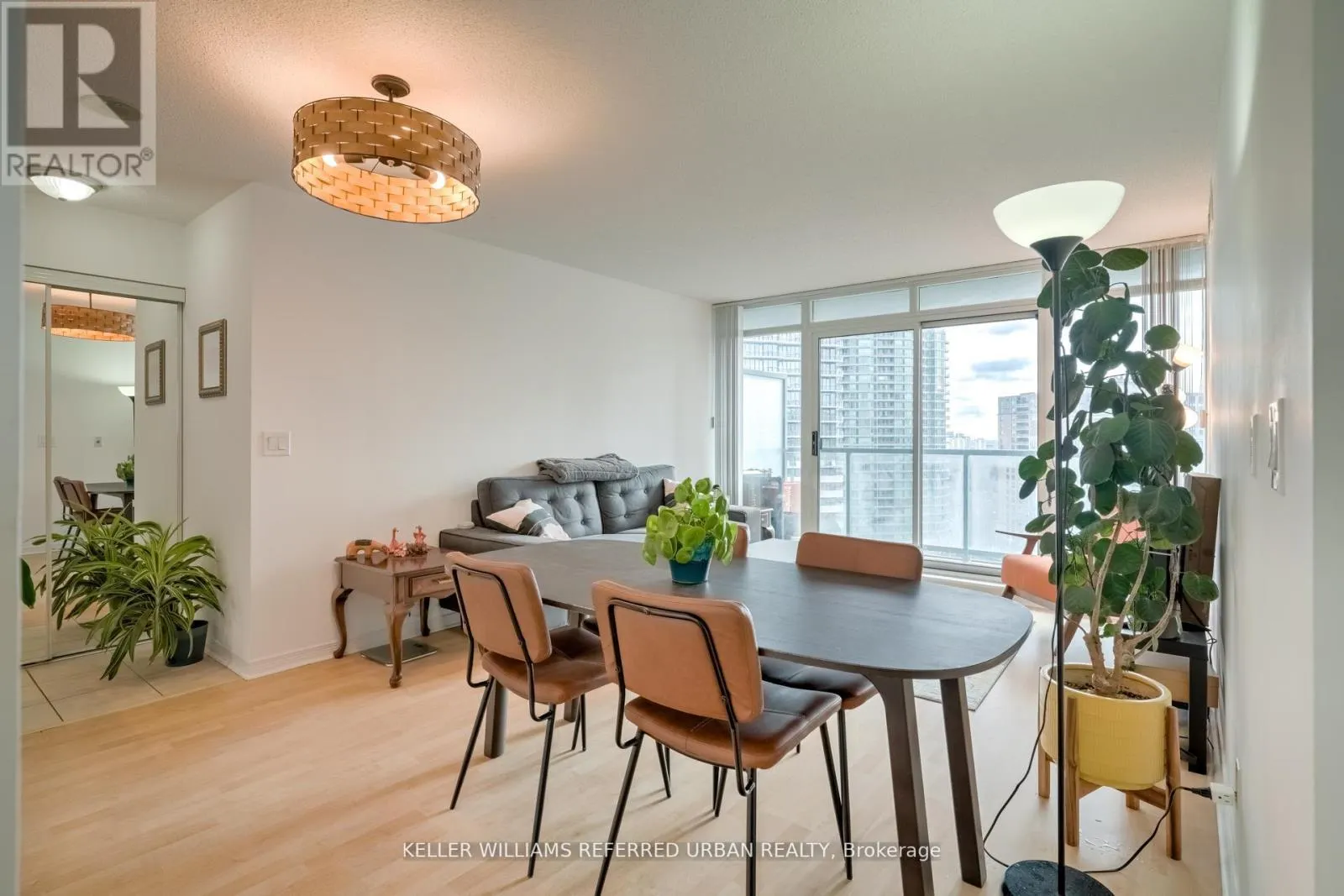 1605 - 5500 YONGE STREET