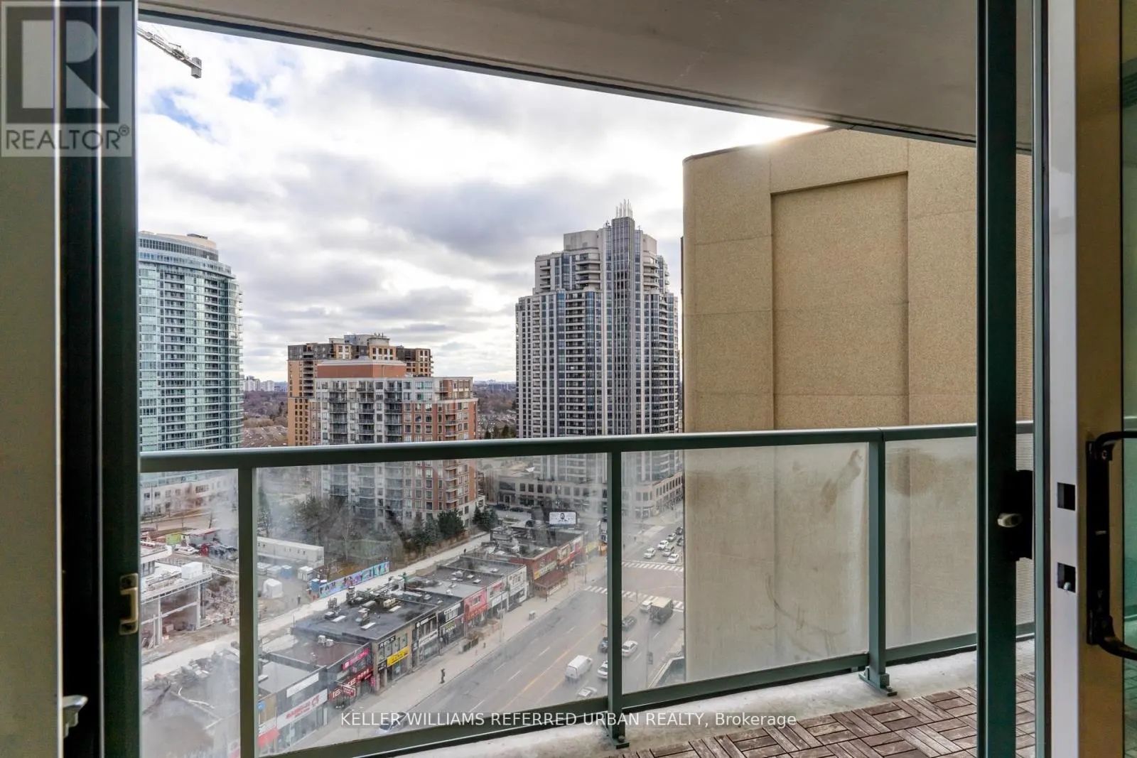 1605 - 5500 YONGE STREET