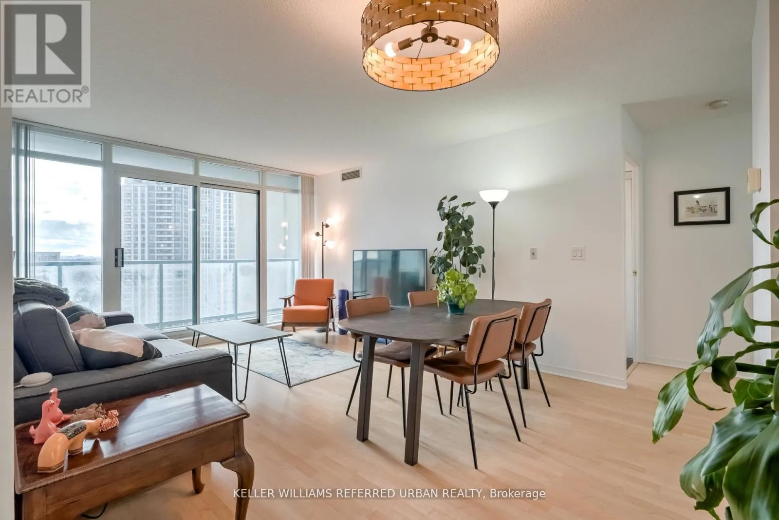 1605 - 5500 YONGE STREET