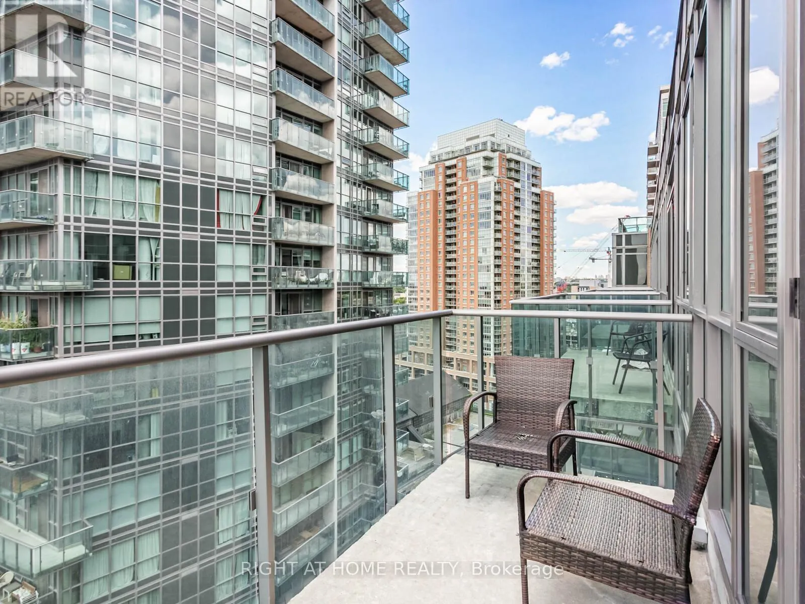 1507 - 69 LYNN WILLIAMS STREET