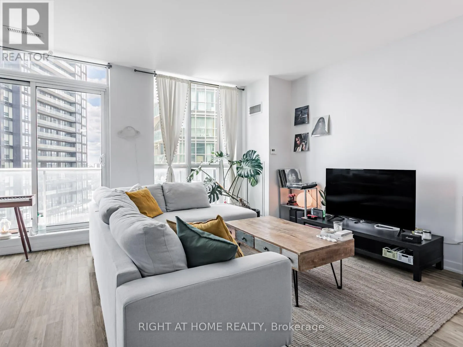 1507 - 69 LYNN WILLIAMS STREET