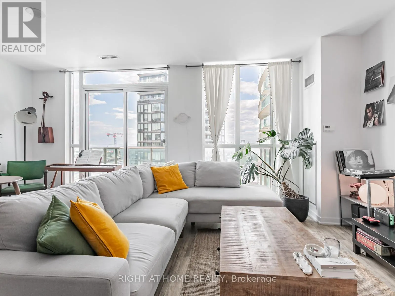 1507 - 69 LYNN WILLIAMS STREET