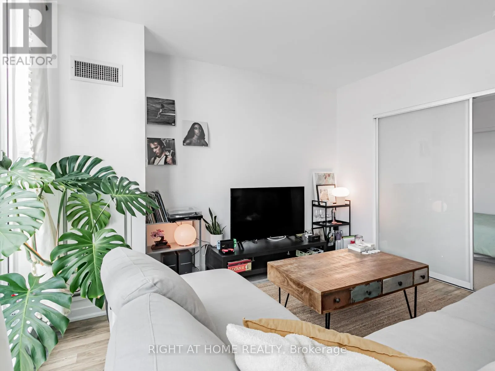 1507 - 69 LYNN WILLIAMS STREET