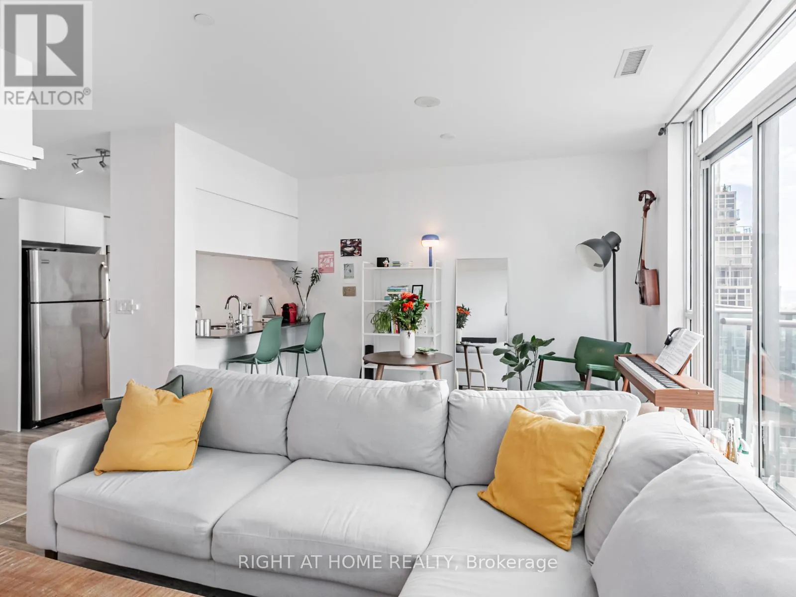 1507 - 69 LYNN WILLIAMS STREET