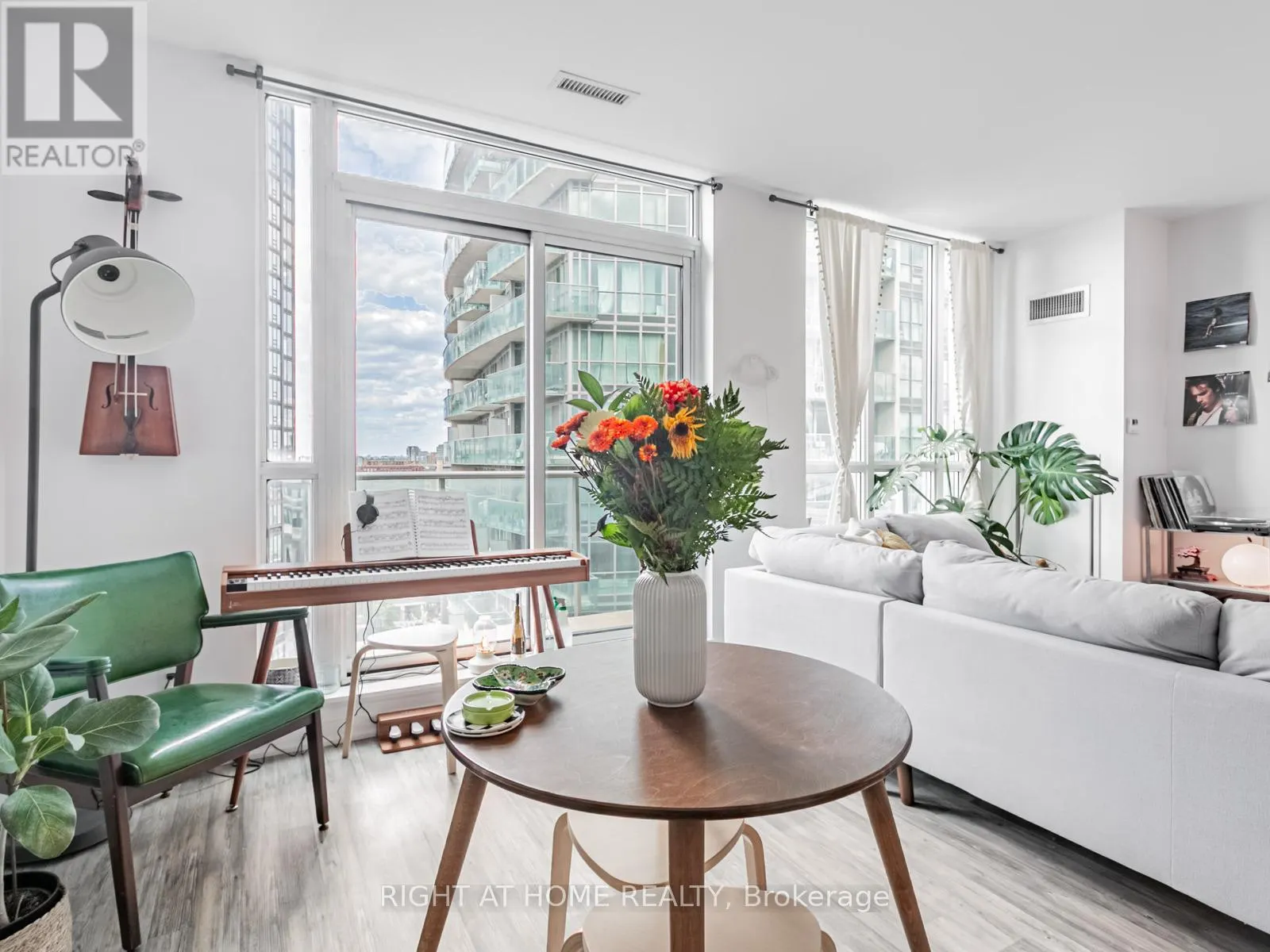 1507 - 69 LYNN WILLIAMS STREET