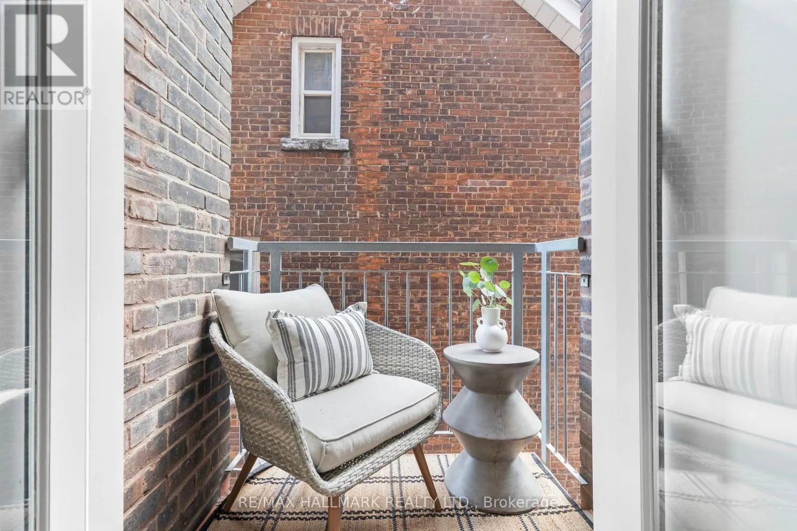 202 - 701 DOVERCOURT ROAD