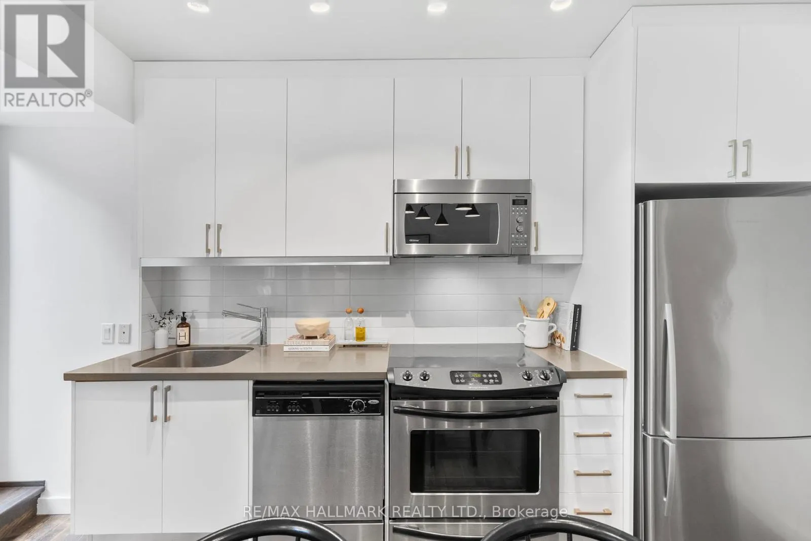 202 - 701 DOVERCOURT ROAD