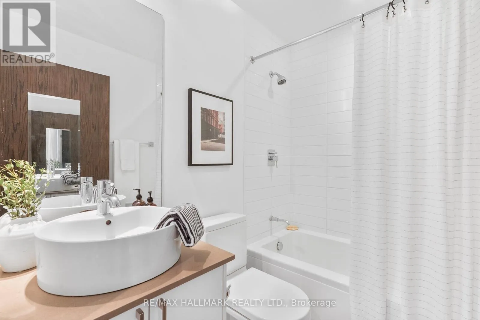 202 - 701 DOVERCOURT ROAD